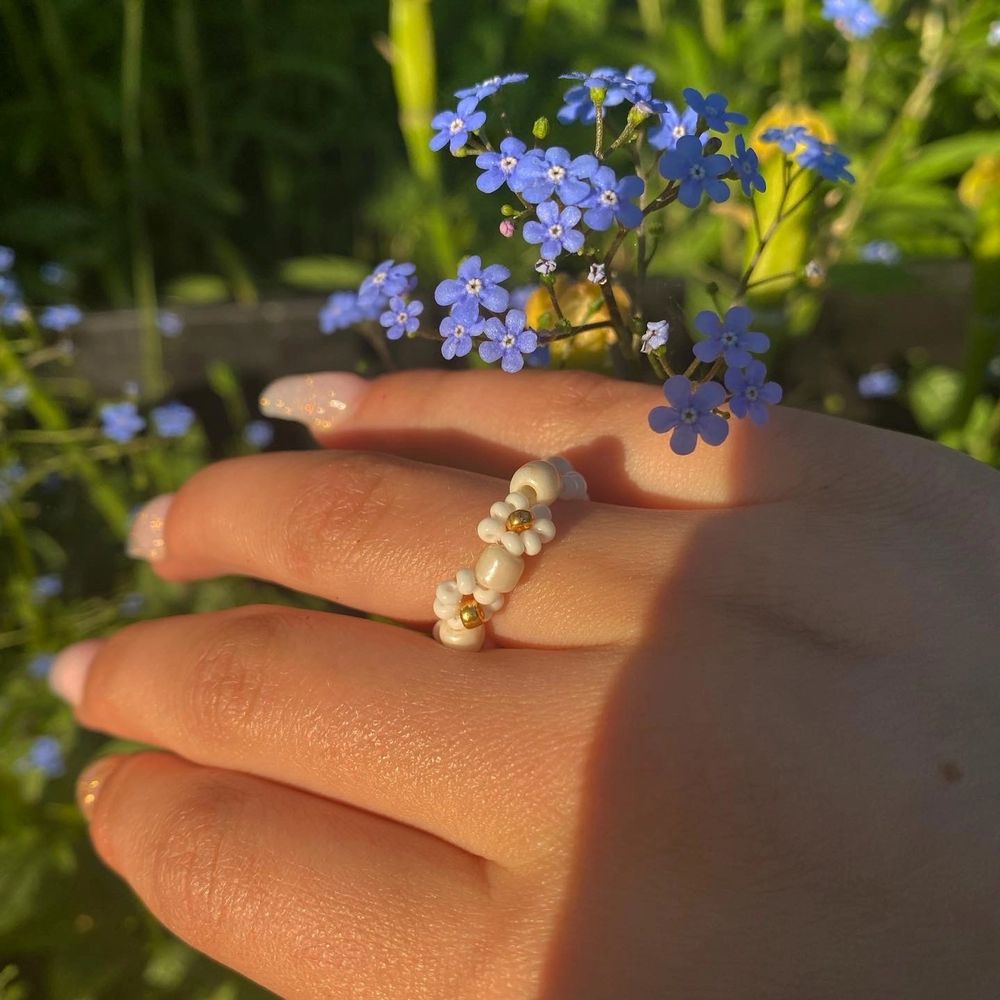 En super somrig och stilren ring🤩 handgjord och bra kvalitet❤️köp tre ringar och slipp frakt💕 Instagram:jewelry_by_m.k. Accessoarer.