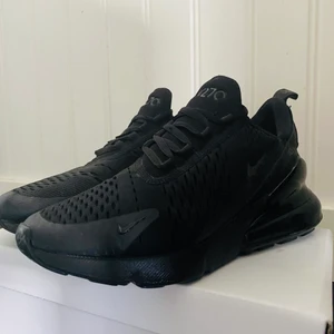 Nike air max 270 - Nypris: 1 699kr ‼️KAN BYTAS MOT VITA NIKE SKOR‼️