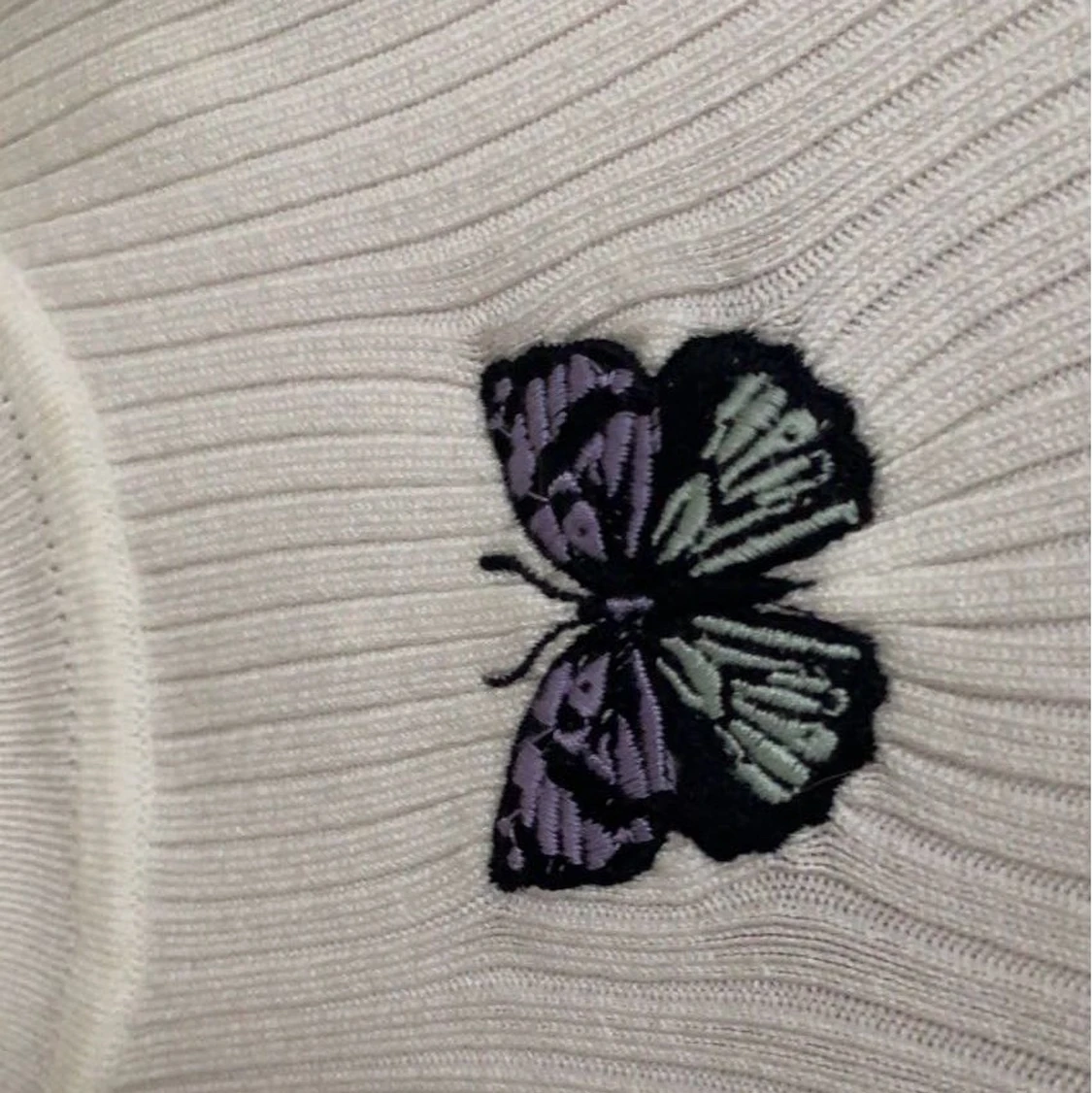 en vit gullig tröja - 91