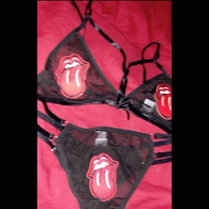 SHEIN  - Älskar älskar älskar detta underklädesset från SHEIN, tyvärr för litet för mig så säljer nu dessa! Storleken är XL men passar nog mer än medium/small🌸