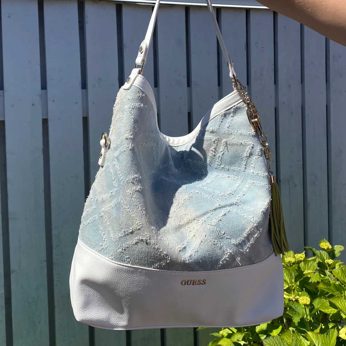 Guess handväska 🤍💙 - 90