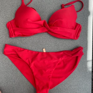 Bikini - Bikini i bra skick, använd fåtal gånger, tvättas sjävklart innan jag postar