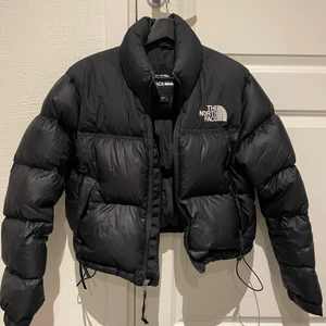 The North face puffer jacka  - Storlek S, bra skick, använd två vintrar. Ny pris 2500 kr. Köpare står för frakt.