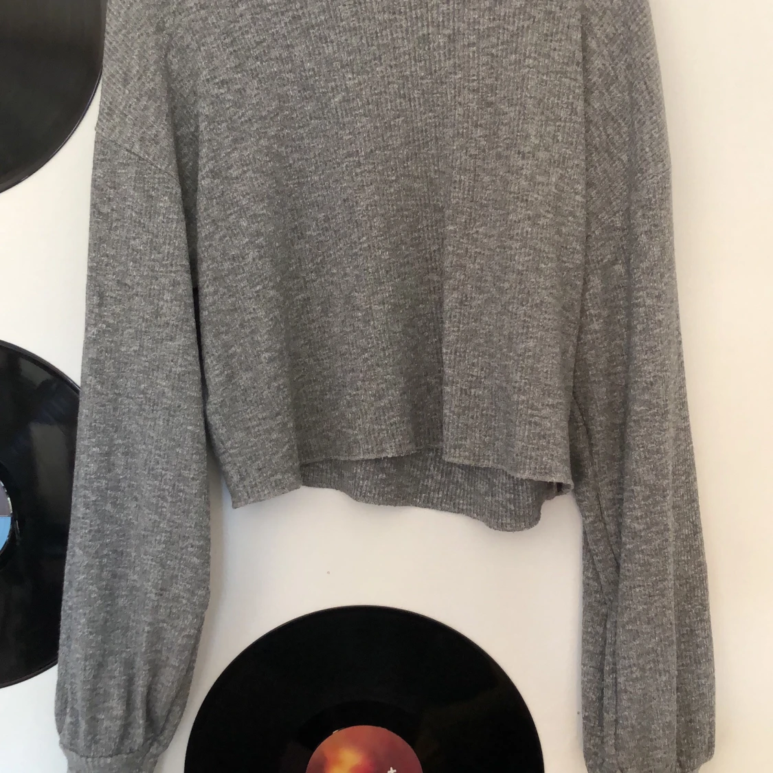 Stickad croppad polotröja  - 90