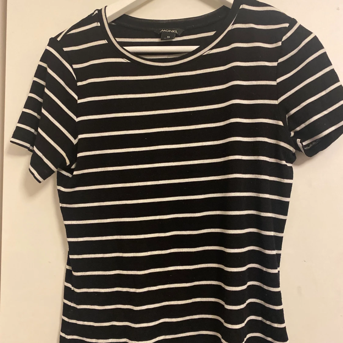 Svart-vit randig t-shirt  - 90