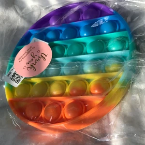 Regnbåge pop it - Rengnbåge pop it ✨ Tar beställningar via dm!