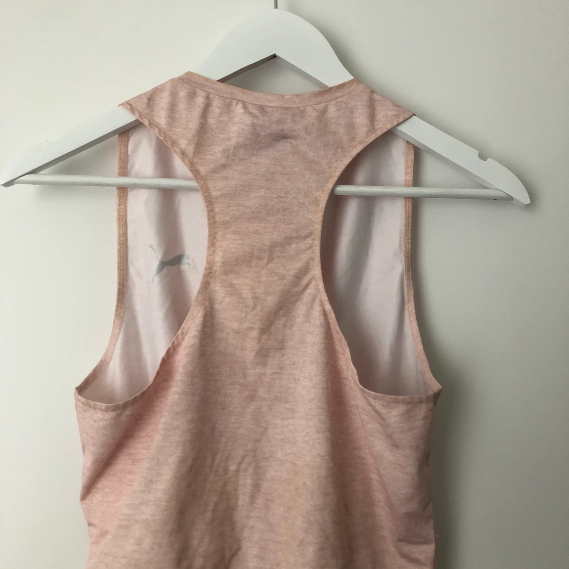 Ljusrosa träningstopp från puma storlek M limited edition - 90