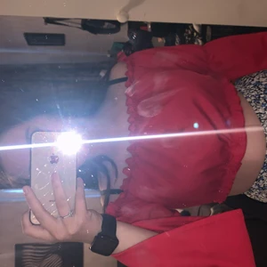 Från ginatricot  - Den är i xs och åker ut lite på armarna, inte använt nån gång bara testat men vill inte ha eftersom jag inte tycker det är min stil