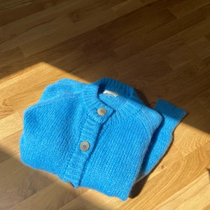 Odd Molly kofta - Färg som på bild 1! Super fin men kommer inte till användning. Bild 3 är baksidan av tröjan. 