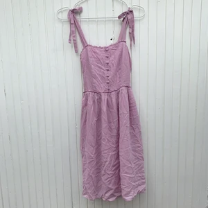 Klänning  - Jättefin klänning från & other stories som aldrig kommit till användning. Köpare står för ev. frakt💕