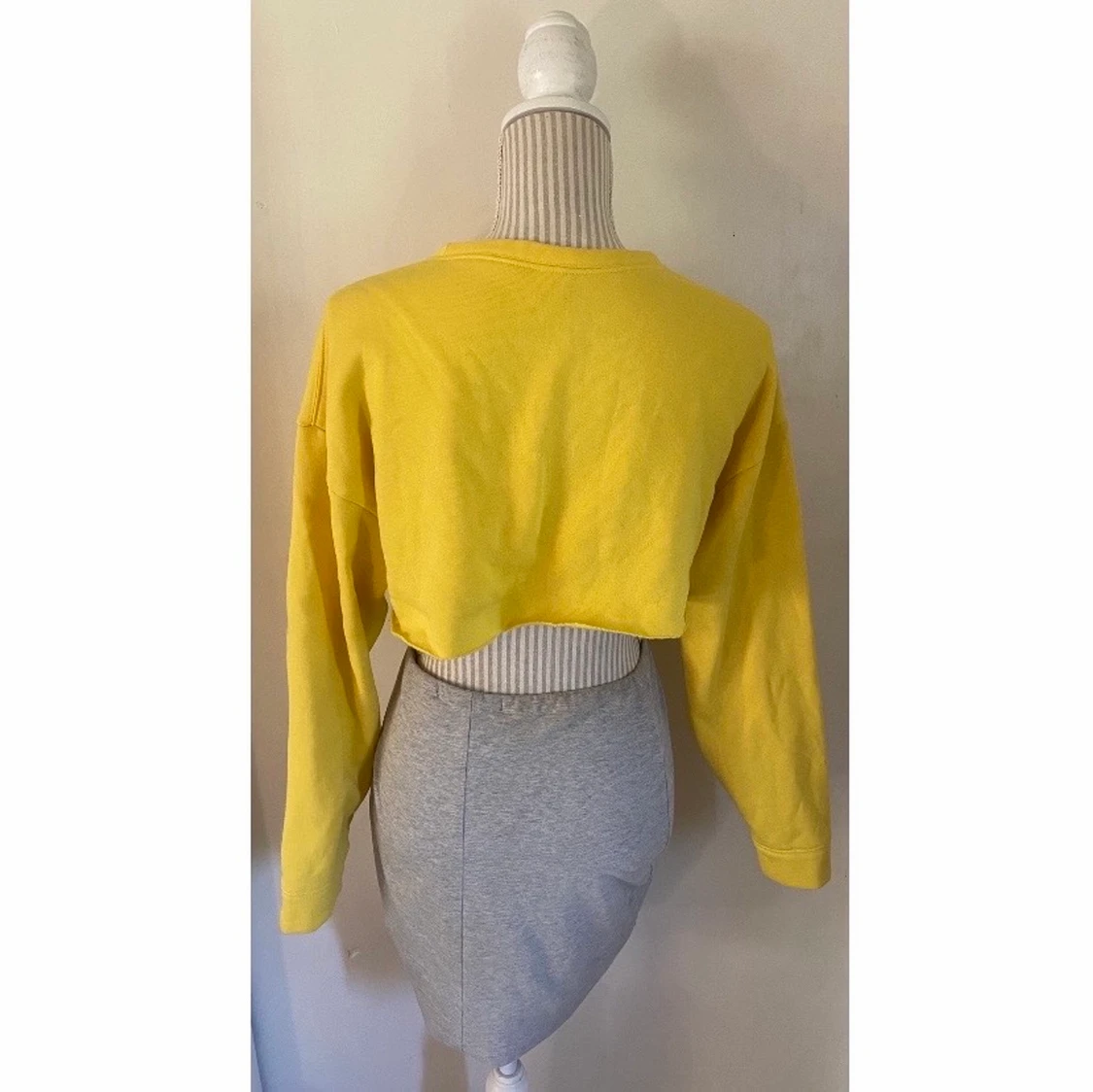 Gul croppad tröja  - 91