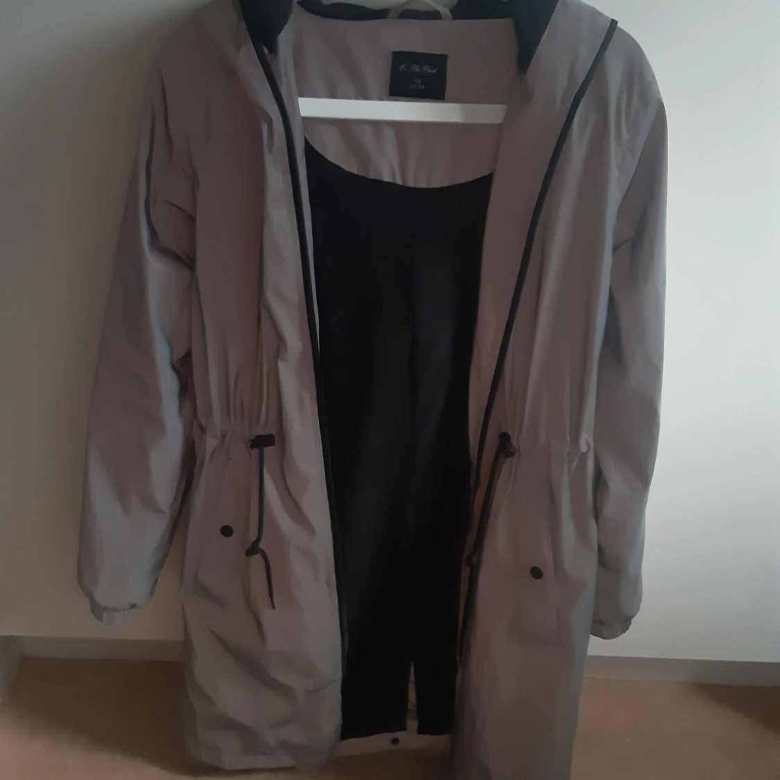 Lång reflex jacka med luva - 90