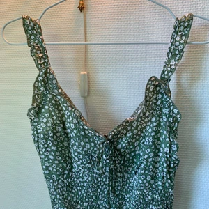 Topp - Aldrig använd superfin trendig topp! Passar alla sommaroutfits 🦋 fint material!