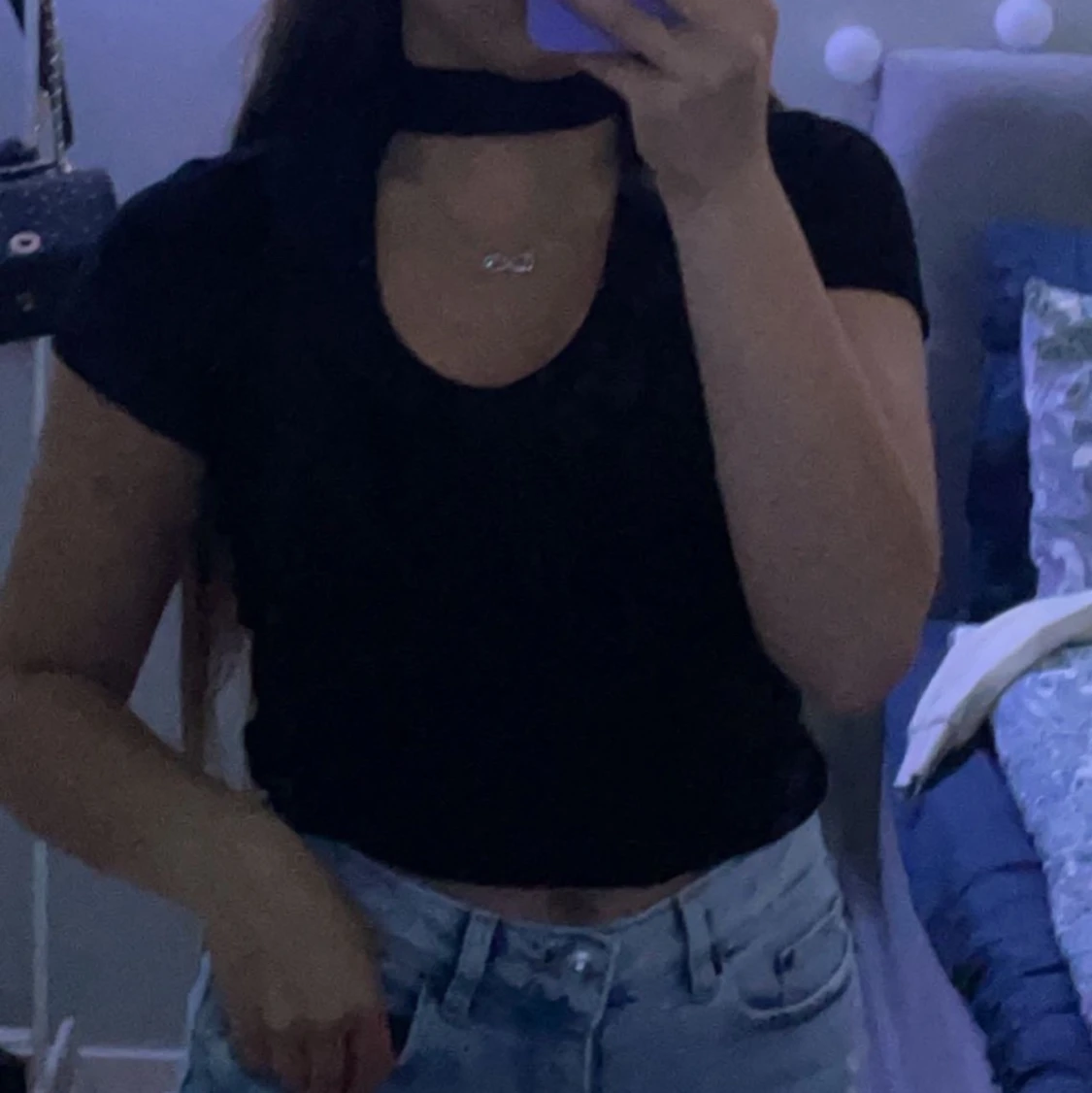 T-shirt med u-ringning 