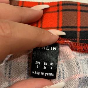 Byxor - Röda Skotts rutiga byxor från Shein