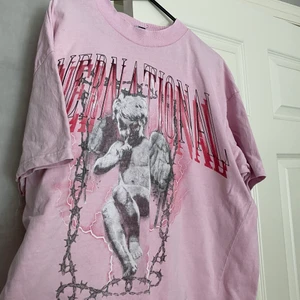 Overzised t-shirt - Boxy t-shirt i storlek M pris 250 eller bud, billigare vid snabb affär, helt ny 