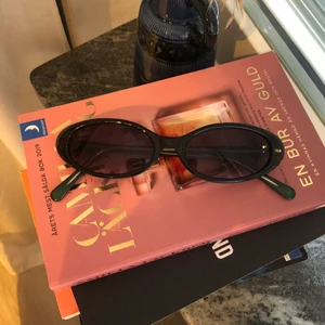 Vintage solglasögon  - Svinballa vintage solglasögon från 90-talet. Se den rätta färgen på bild 2&3