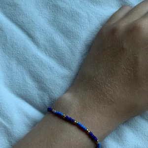 ”Blue bracelet” - Armband som jag har gjort själv😝 priset ligger på 69kr och frakten är inkluderat. Så inga extra kostnader tillkommer. Betalning sker via swish och jag står ej för postens slarv‼️
