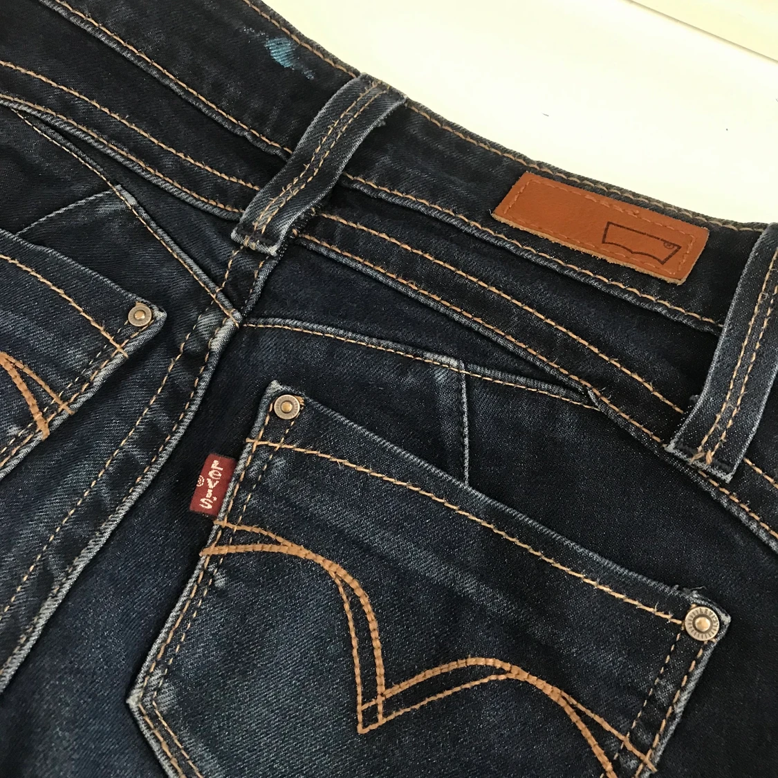 Ett par snygga lågmidjade Levis jeans som dessvärre är för små för mig, som är i väldigt bra skick