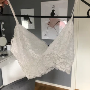 Spets topp - En jättefin topp som är i spetts! Helt ny