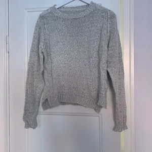 Tröja Brandy Melville - Jätte skön stickad tröja från Brandy Melville. One Size men jag tycker den passar en S eller M. 