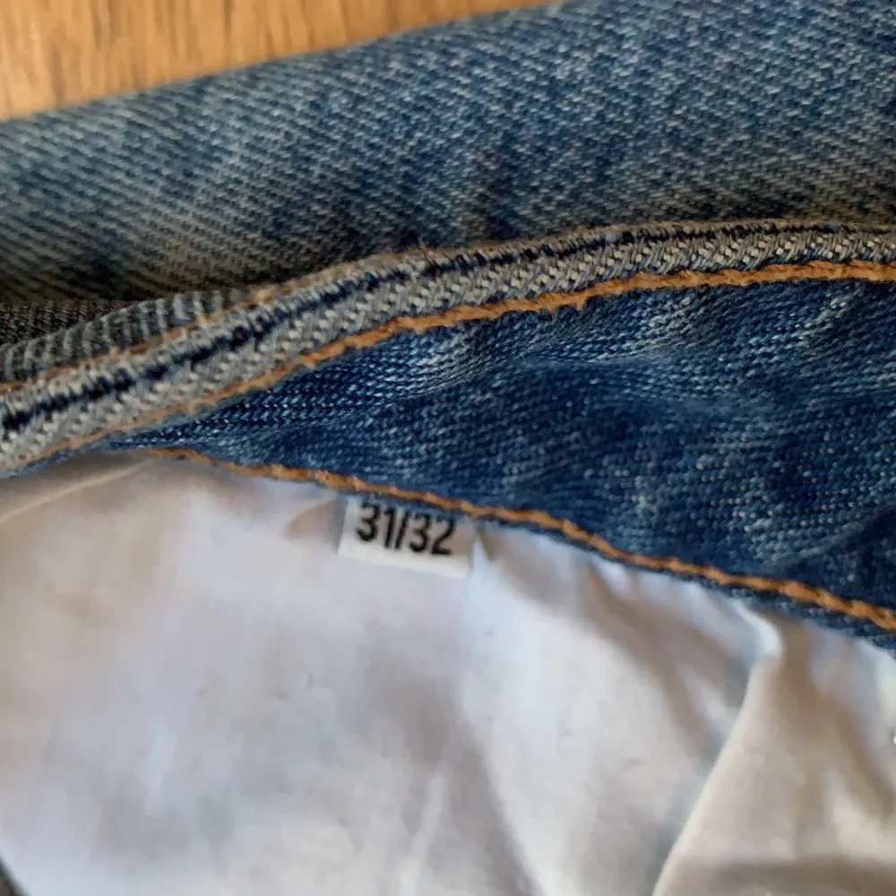 Säljer ett par urnsygga mom jeans från Cheap monday i storleken 31/32. Dessa säljs pågrund av fel storlek! . Jeans & Byxor.