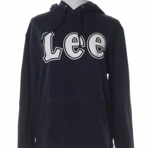 Hoodie från sellpy - Säljer denna hoodie som jag köpte från sellpy. Mycket bra skick! Prislappen är kvar🤍