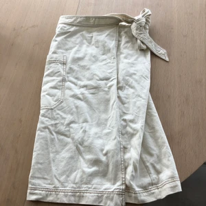 Monki - midikjol - Snygg midikjol i jeans från Monki knappt använd 🌻