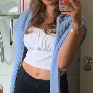 Top  - Vit topp från ASOS. Jättesöt men tröttnat på den. 