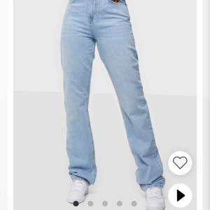 Nelly jeans i ljusblå färg. Storlek 38. Superfina, använda 3 gånger. Säljer då de är lite för stora för mig i midjan. 