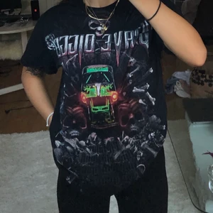 T-shirt med tryck - T-shirt med tryck, köpt här på plick. 