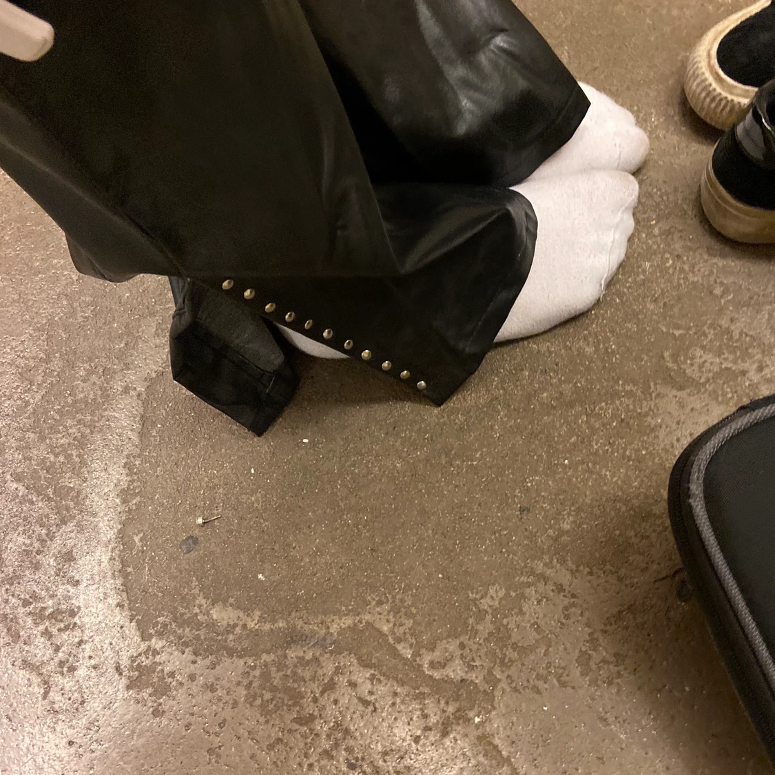 Skinnbyxor med detaljer - 91