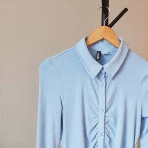 Klänning ljusblå - Använd en gång. Klänningen är bekväm och stretchig.