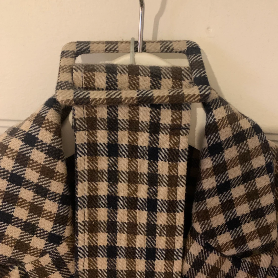 Rutig kavaj med bälte  - 90