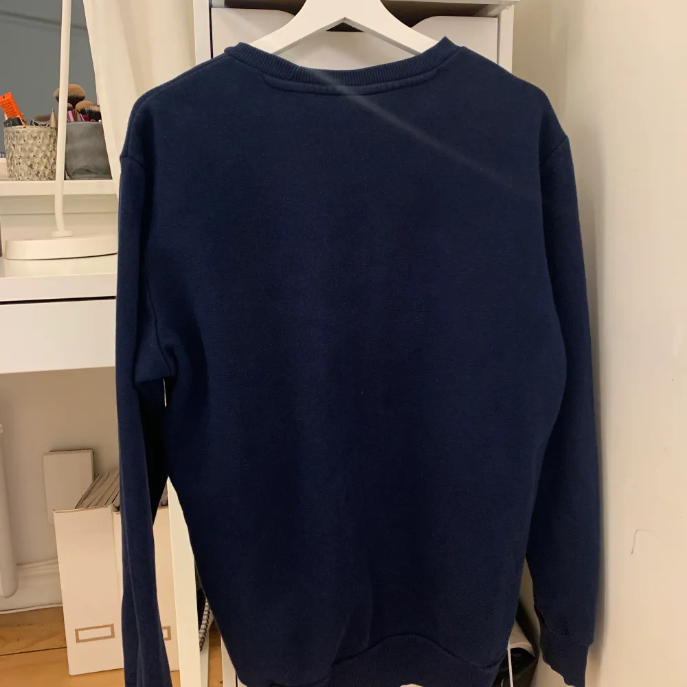 REEBOK sweatshirt, säljer pga använder ej, 300+frakt. Tröjor & Koftor.