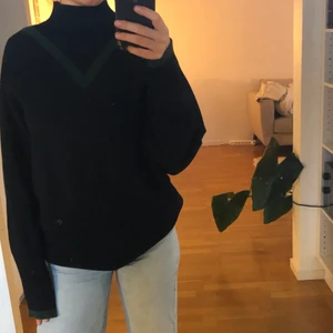 Tröja från & Other Stories - Tröja köpt för några år sen men fortfarande mycket bra skick. Väldigt bra kvalitet! Köpare står för frakt.  