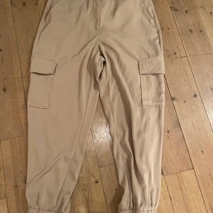 Beiga byxor - Beiga byxor i storlek 40