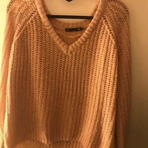 Stickad tröja  - Stickad tröja från lager 157💕 kontakta mig för mer bilder eller frågor! Kan fraktas❤️