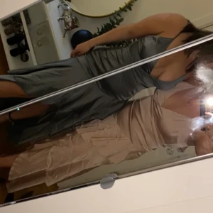 Balklänningar  - De båda är likadana men olika färger. Siden material. Oanvända då jag inte fick någon studentbal. 150kr/st