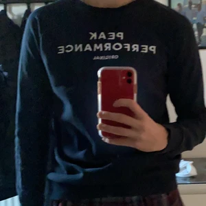 Peak performance sweatshirt  - Bra skick 