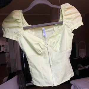 Topp - Mer grön i verkligheten, aldrig använd med prislapp kvar💚