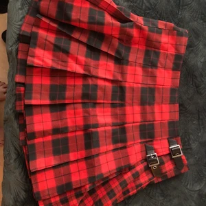 H&M skirt Size M - Was never used before, perfect quality, it fits really good and it is really comfortable.