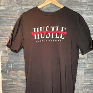 Supply and demand t-shirt - Supply and demand tröja i storlek M