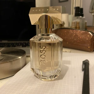 Hugo Boss The scent for her intense - Min tredje flaska, tröttnat så därför säljer jag! Eau de parfum 30 ml har ej låda