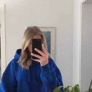 Säljer min mörk blå hoodie ifrån bik bok i storlek Xs ändast använd 1 gång och kommer inte mer till användning och är i ny skick🤍 