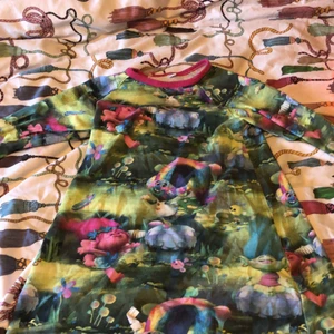 Trolls klänning jätte fin  - Säljer denna trolls klänningen (Alla mina plagg som jag säljer blir tvättade innan leverans) 