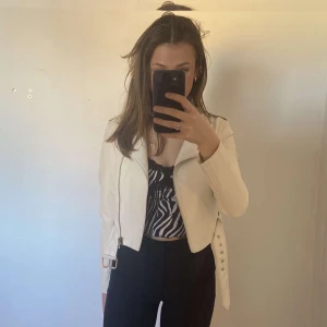 Linne från Shein strl XS-S - Inget fel på, bra skick. Stretchigt material. Storlek XS-S. Använt fåtal gånger.