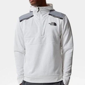 The north face hoodie - Skit snygg half zip hoodie ifrån north face som jag köpte i vintras, endast använd ett fåtal gånger och därför fortfarande väldigt mjuk på insidan. Frakt betalas av köparen :)