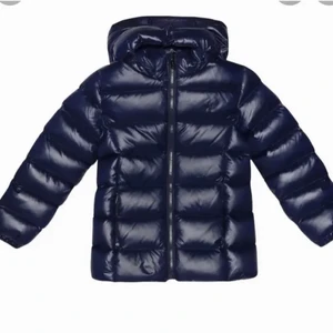 marinblå jacka - supersnygg glansig marinblå jacka från ralph lauren💕💕 nypris 2000kr❤️❤️❤️