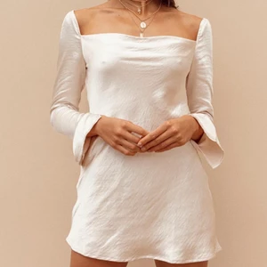 Klänning  - Superfin klänning från Princess polly! Älskar den men säljer pga kommer inte till användning, endast använd 1-2 gånger💜 pris kan ändra beroende på efterfrågan